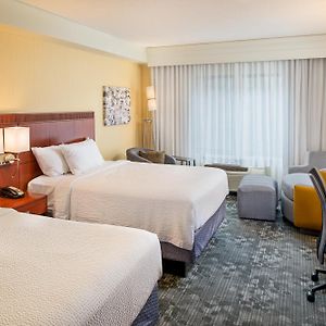 Queen Room Two Queen Beds Hearing Accessible